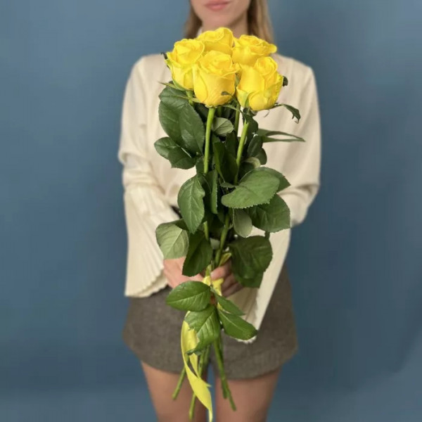 Роза желтая